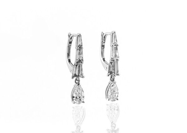 1,77 Ct Pear Cut Diamond Earring