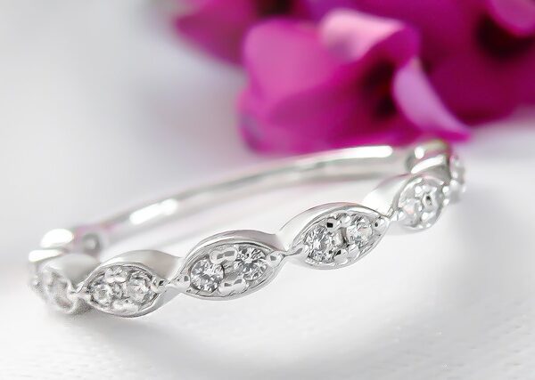 0,14 Ct Round Cut Diamond Ring