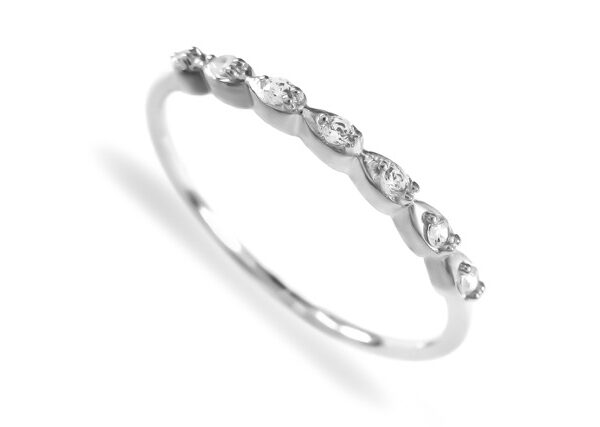 0,056 Ct Round Cut Diamond Ring