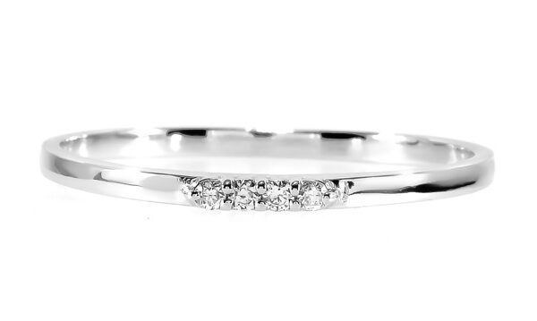 0,04 Ct Round Cut Diamond Ring