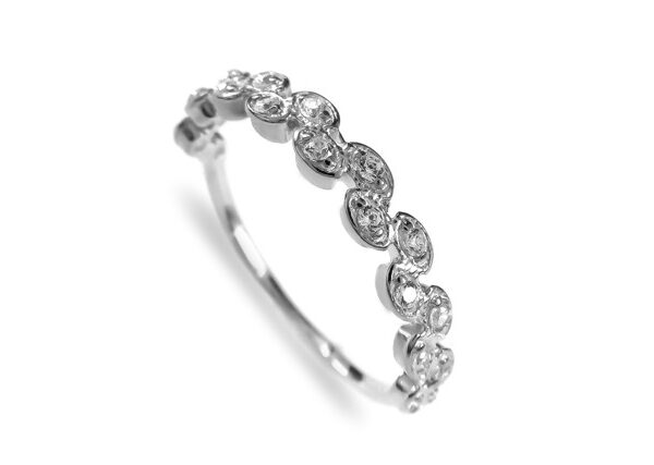 0,095 Ct Round Cut Diamond Ring