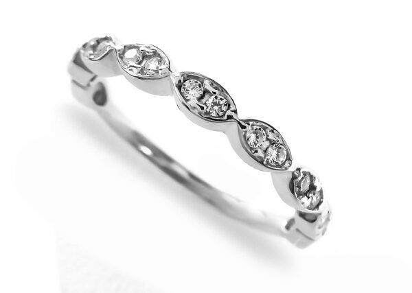 0,18 Ct Round Cut Diamond Ring