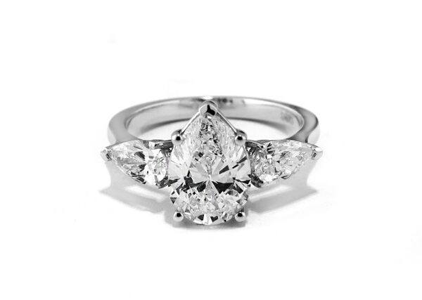 3,62 Ct Pear Cut Diamond Ring