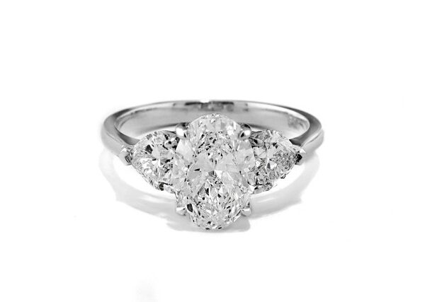 3,1 Ct Oval Cut Diamond Ring