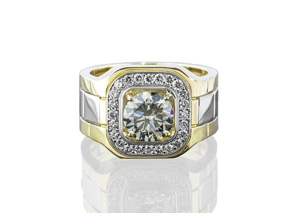 3,66 Ct Round Cut Diamond Ring